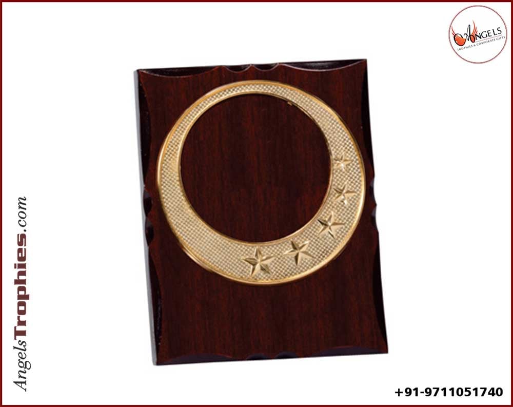 wooden plaque award with round bronze round plate with plate
