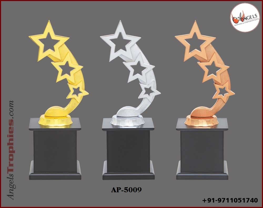 metal star golden silver bronze with wooden base