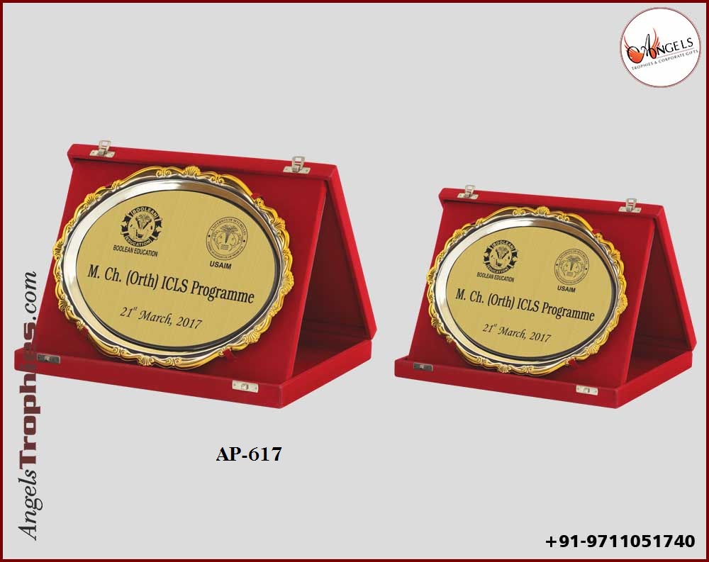 velvet box with metal oval golden plate