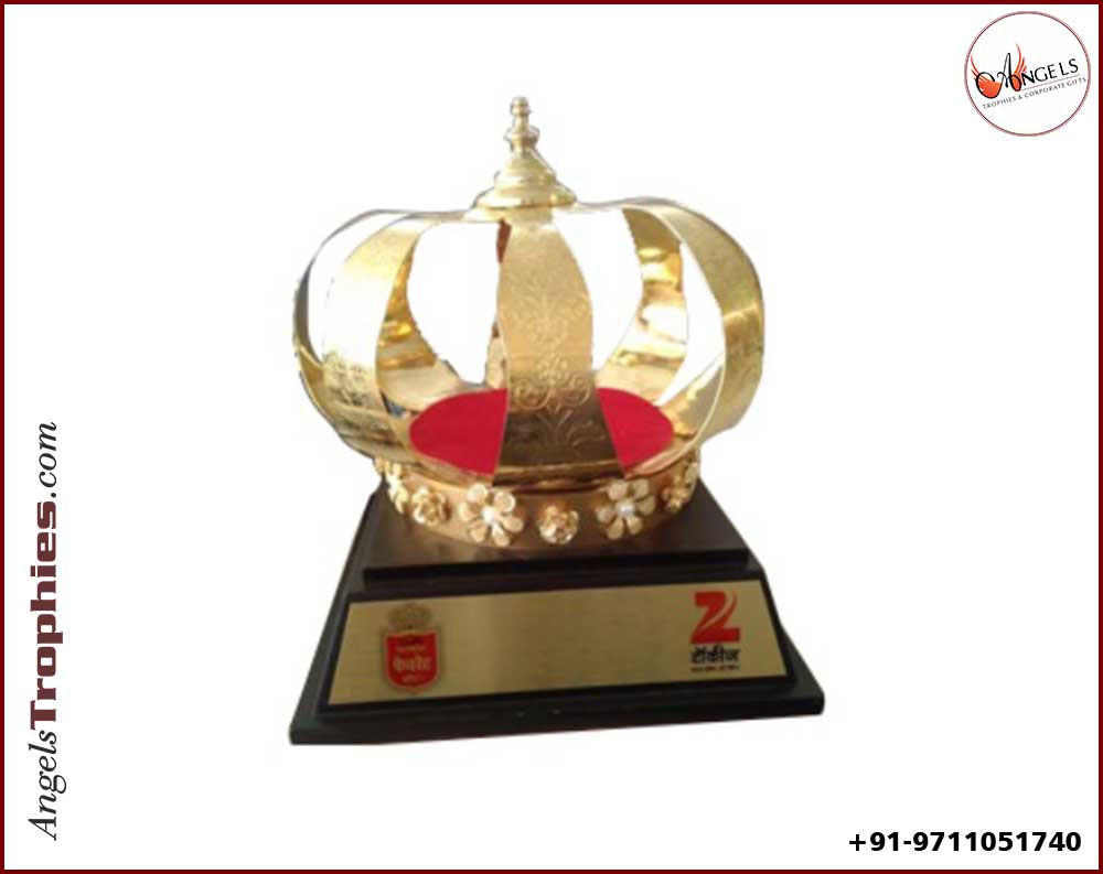 crown shape trophy made of brass and wood with gold plating on it